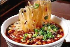 曲阜市天陽機械制造 專業(yè)打造紅薯土豆酸辣粉機及全套淀粉食品加工設備